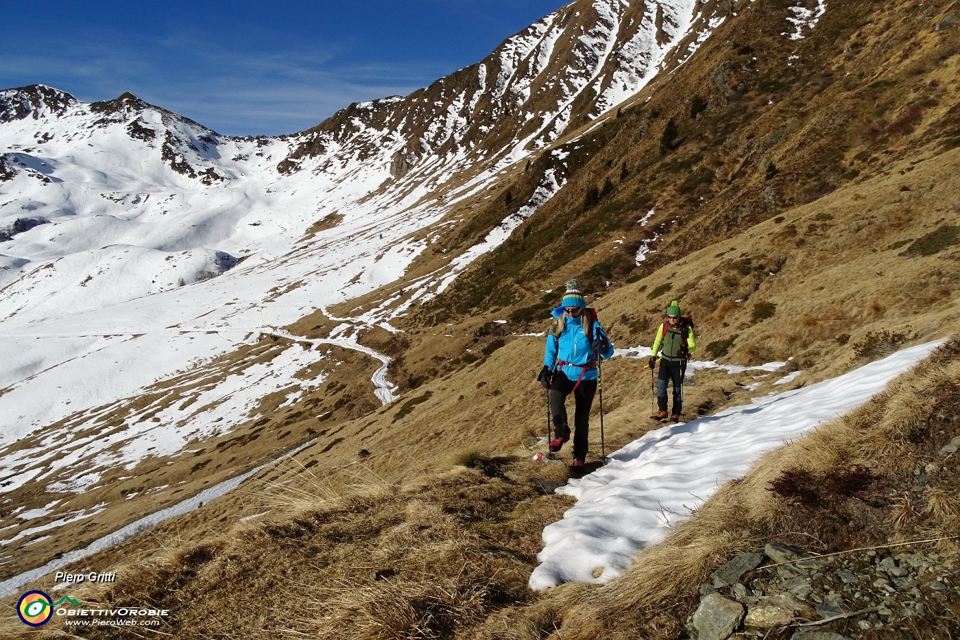 26 Salendo sul sent. 116 con vista verso la Forcella Rossa.JPG